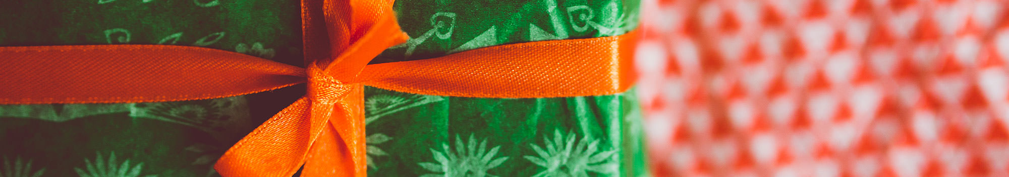 How to Wrap an Awkward-Shaped Present How to Wrap an Awkward-Shaped Present