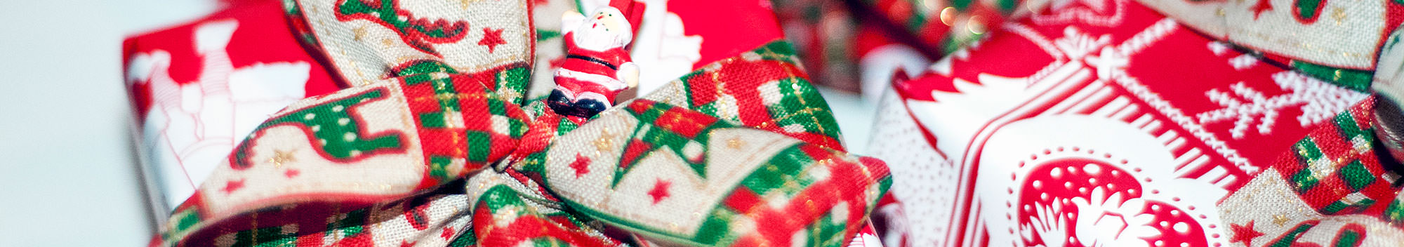 How to Wrap a Bottle-Shaped Present How to Wrap a Bottle-Shaped Present