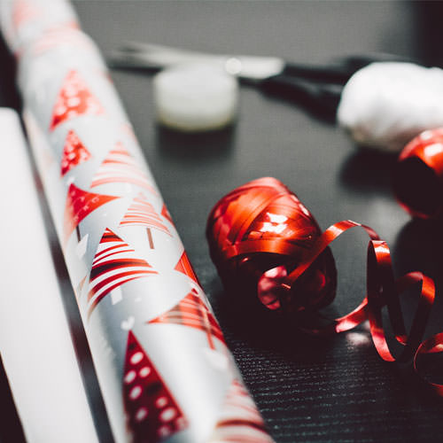 How to Wrap a Bottle-Shaped Present How to Wrap a Bottle-Shaped Present