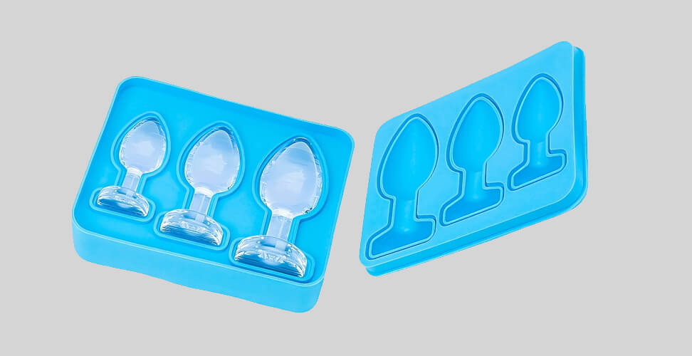 Novelty butt plug-shaped ice mould for gag gifts and adult parties &ndash; fun silicone ice tray for unique holiday or birthday presents
