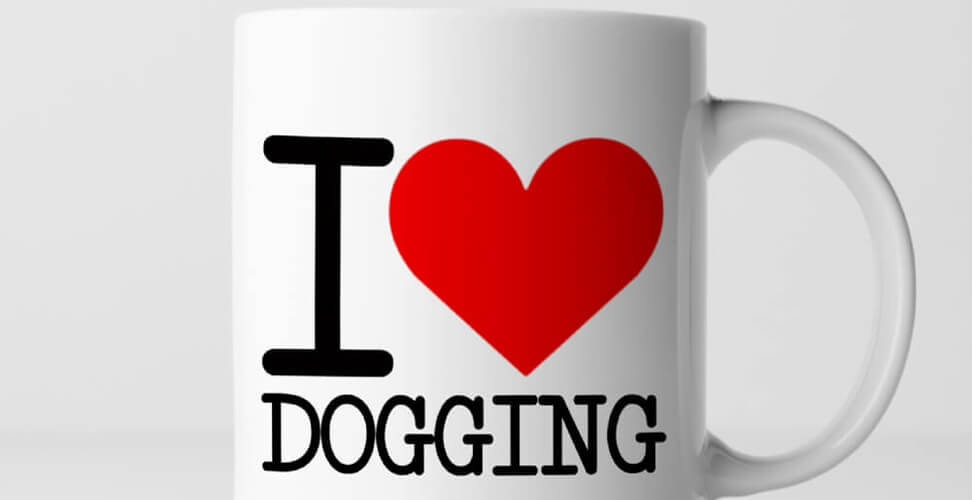 Novelty &lsquo;I Love Dogging&rsquo; mug &ndash; funny adult gag gift, humorous coffee cup for parties, birthdays, or unique adult presents