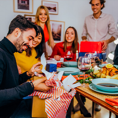 Gifts for the Christmas Dinner Table