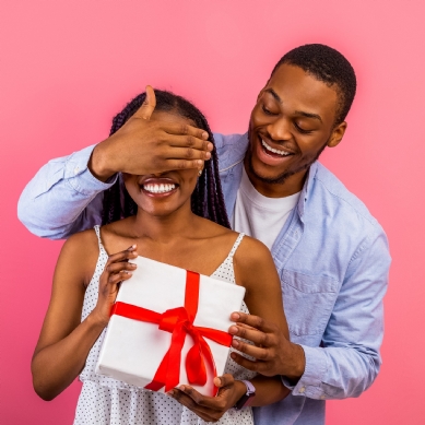 Anniversary Gift Ideas for Couples They’ll Actually Love: Unique & Thoughtful Picks