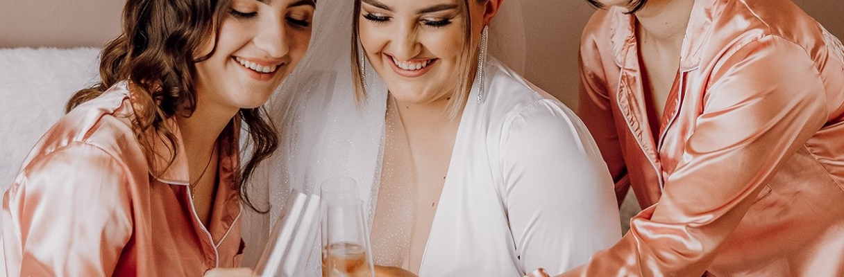 Perfect Bride & Bridesmaid PJs: Matching Bridal Party Pyjamas for Wedding Morning Photos