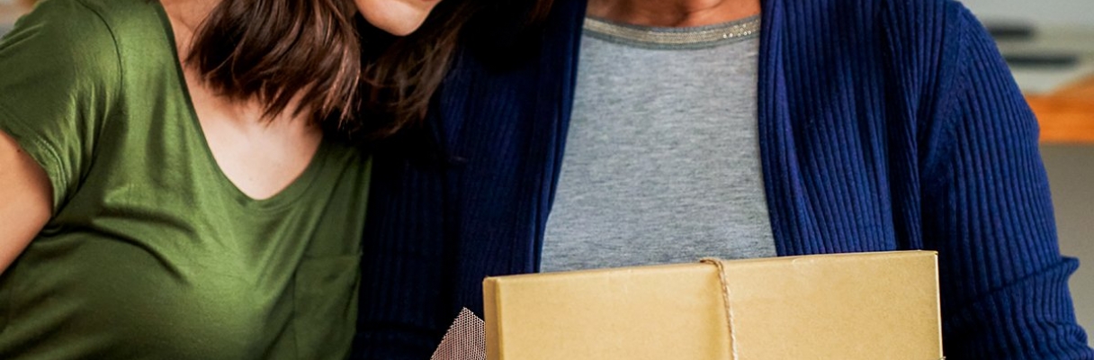 Personalised Birthday Gifts for Mum: Heartfelt & Unique Ideas She Won’t Forget