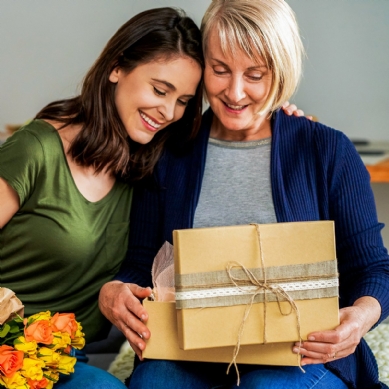 Personalised Birthday Gifts for Mum: Heartfelt & Unique Ideas She Won’t Forget