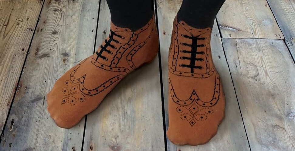 Brogue socks: Funny socks designed to look like shoes