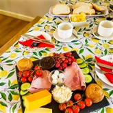 Thumbnail 4 - Horse Drawn Carriage Ride with Cream Tea for Four