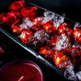 Thumbnail 2 - Lindt Lindor & Yankee Candle Bouquet Red Roses