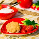 Thumbnail 2 - The Cottage Garden Strawberry Plate