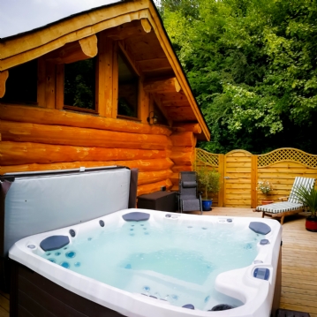 Two Night Stay in a Log Cabin at Badgers Wood, Hoo Zoo and Dinosaur World