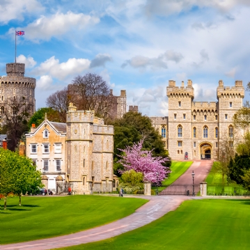 Entrance Windsor Castle & Sparkling Cream Tea at Clarence Brasserie for Two