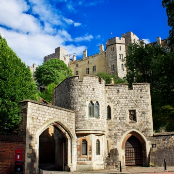 Entrance Windsor Castle & Sparkling Cream Tea at Clarence Brasserie for Two