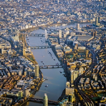 25 Minute Helicopter Tour Over London for Two