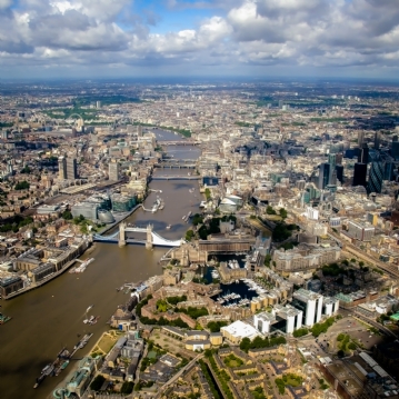 25 Minute Helicopter Tour Over London for Two