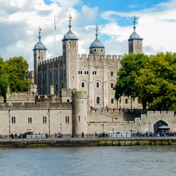 Entrance to Tower of London & 3 Course Meal at The Shakedown for 2