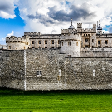 Entrance to Tower of London & 3 Course Meal at The Shakedown for 2