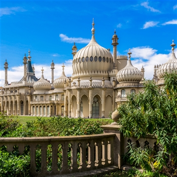 Royal Pavilion and Sparkling Cream Tea for Two at the Wine Cellar