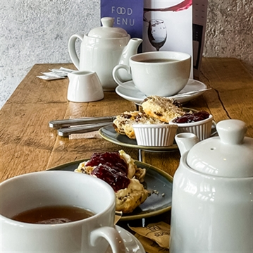Royal Pavilion and Sparkling Cream Tea for Two at the Wine Cellar