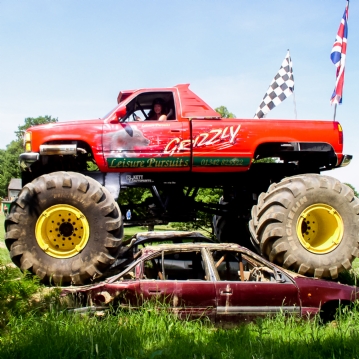 Monster Truck Driving