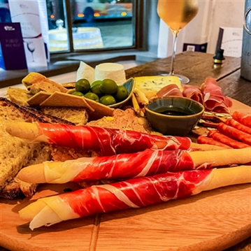 Royal Pavilion and Sharing Board for Two at the Wine Cellar Brighton