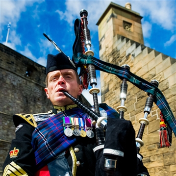 Edinburgh Castle and Meal for Two at Gusto Italian