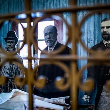 Entrance to Tower Bridge & 3 Course Meal at The Shakedown for Two