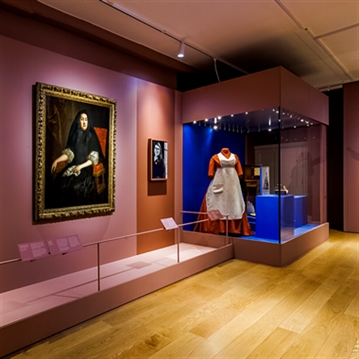 Entrance to Kensington Palace & Two Course Meal at The Stablehand for Two