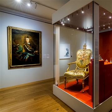 Entrance to Kensington Palace & Two Course Meal at The Stablehand for Two