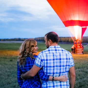 Wild Pig Hot Air Balloon Flight with Champagne for Two People