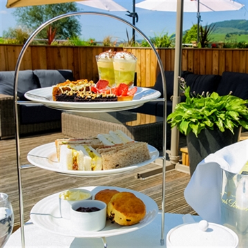 Sparkling Afternoon Tea for Two at The Three Horseshoes