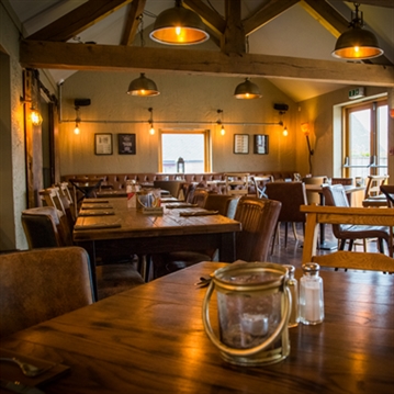 Sparkling Afternoon Tea for Two at The Three Horseshoes