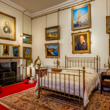 Entrance to Blenheim Palace & Lunch at The Macdonald Bear Hotel for Two