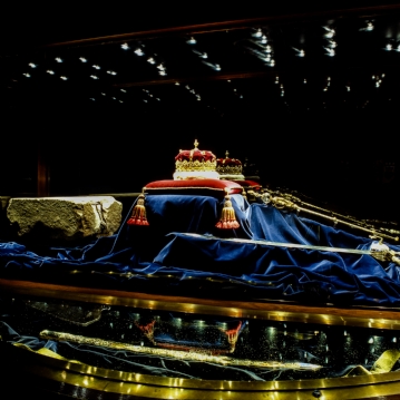 Visit Edinburgh Castle with a 3 Course Meal & Drink for Two at Rabble