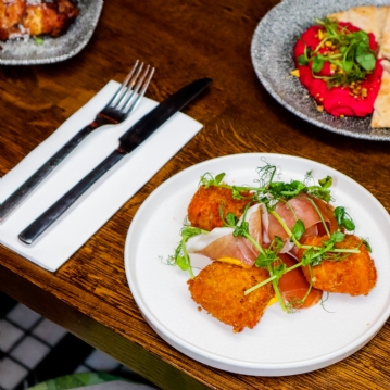 Visit Edinburgh Castle with a 3 Course Meal & Drink for Two at Rabble