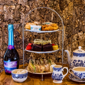 Tour & Sparkling Tea for Two at Wildshark Vineyard