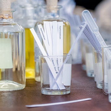 Design Your Own Fragrance Gold Experience