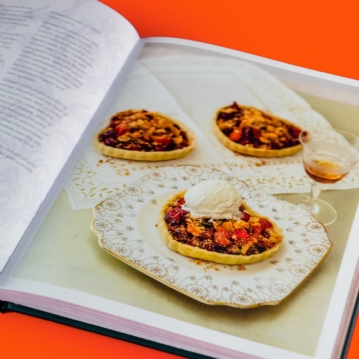 The Unofficial Bridgerton Book of Afternoon Tea