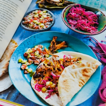 Red Hot Sauce Book - 100 Seriously Spicy Recipes