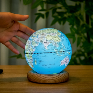 Gingko Atlas Globe Lamps