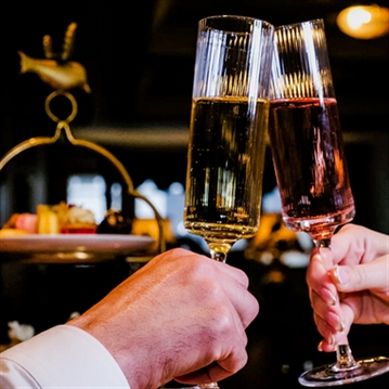 Chai, Charlie and Prosecco with the Colonel