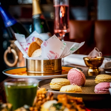 Chai, Charlie and Prosecco with the Colonel