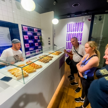 London Bridge Food Tour: History, Ghosts & Gourmet Tastings