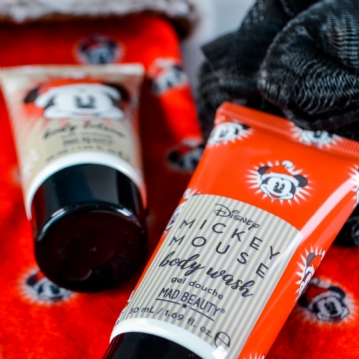 Mickey Mouse Jingle All The Way Bath & Body Stocking Set