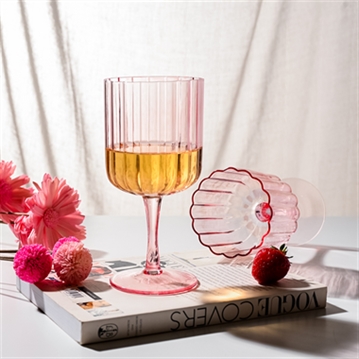 Set of 2 Scalloped Wine Glasses