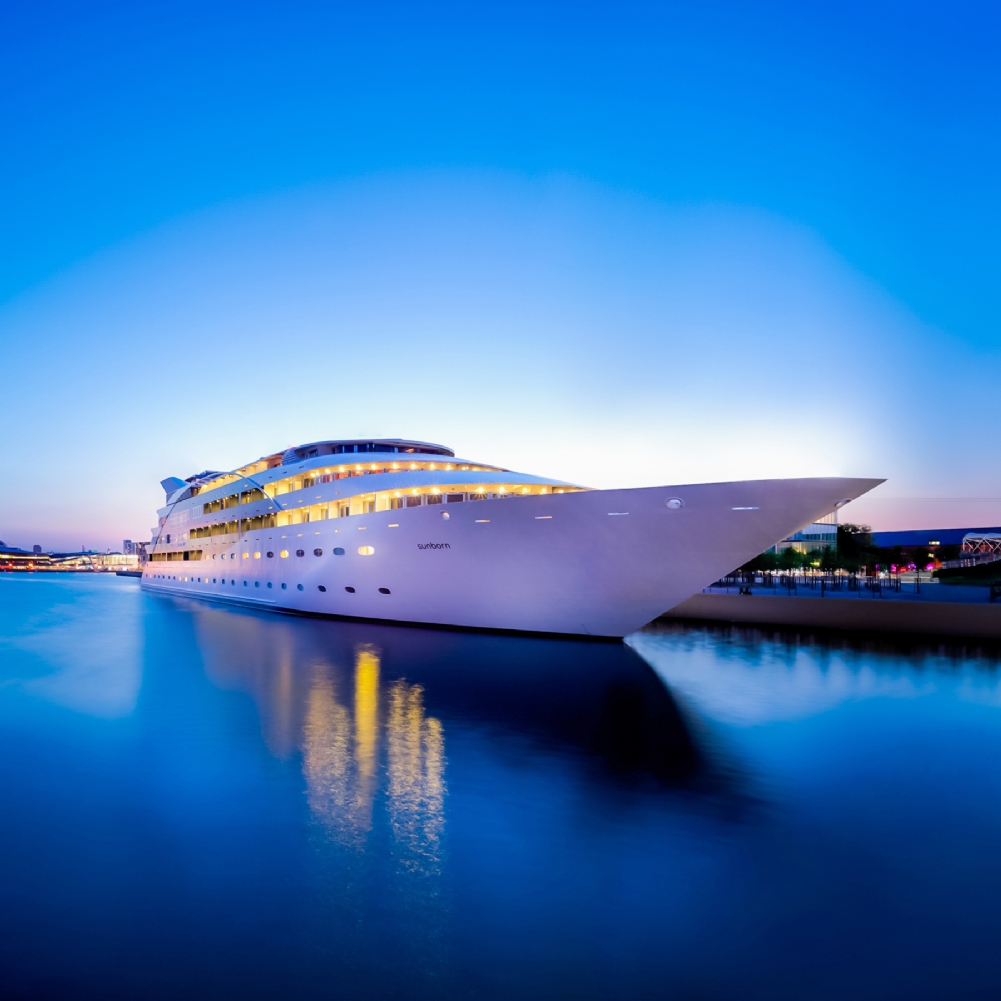 Activity Superstore Executive Yacht Stay With Dinner And Wine