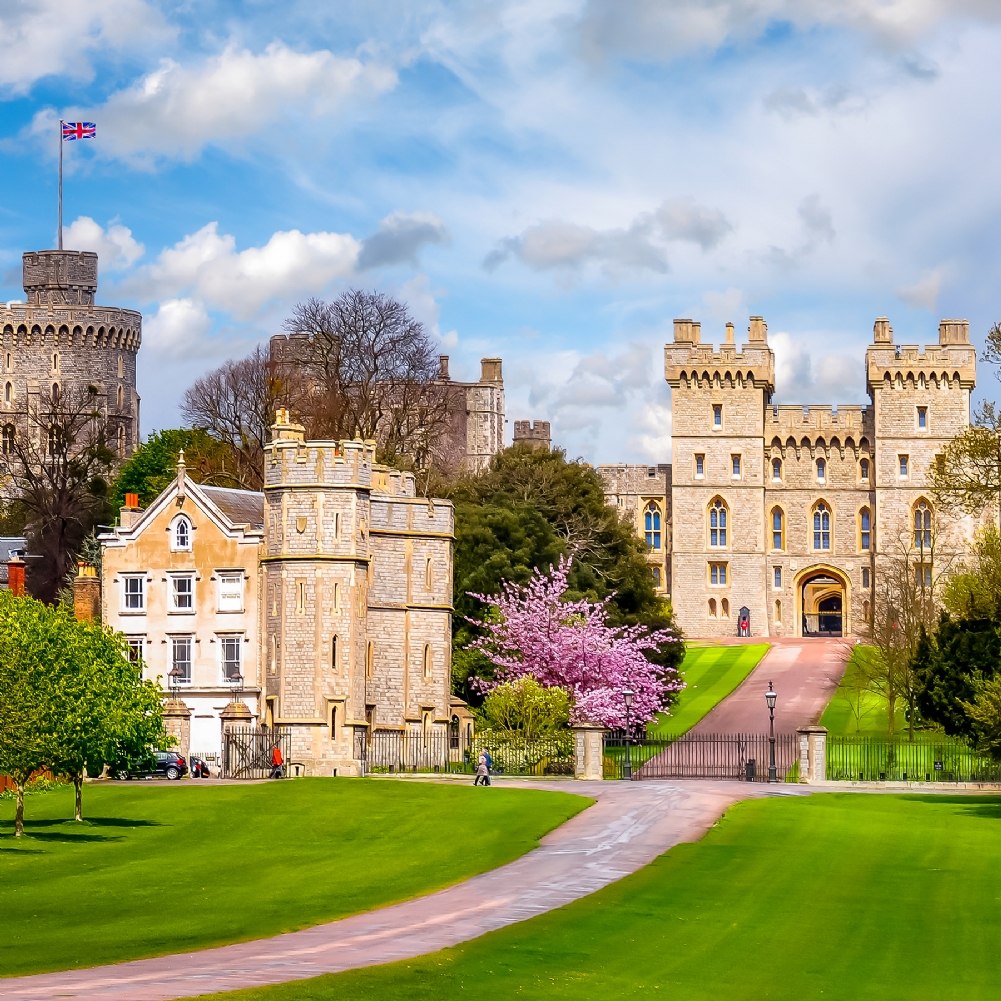 Activity Superstore Cream Entrance Windsor Castle & Sparkling Tea At Clarence Brasserie For Two