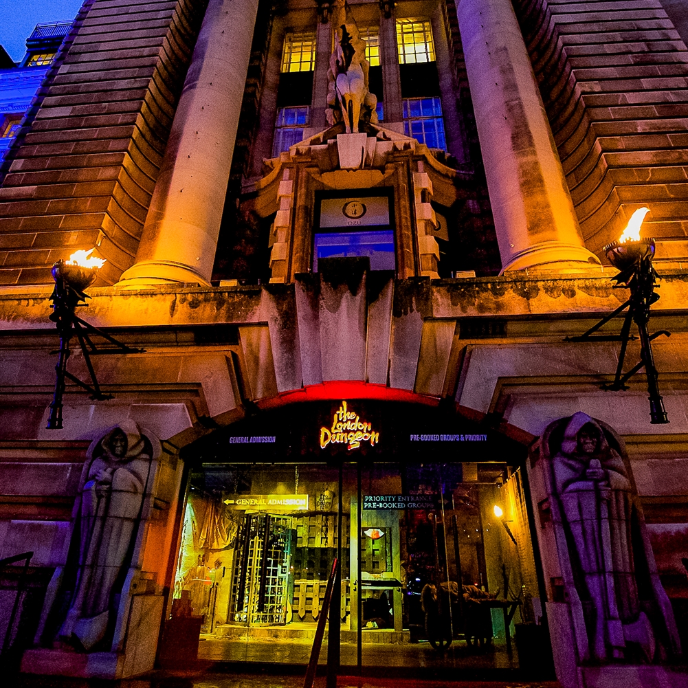 Activity Superstore Entrance To The London Dungeon & 2 Course Meal At Las Iguanas For Two