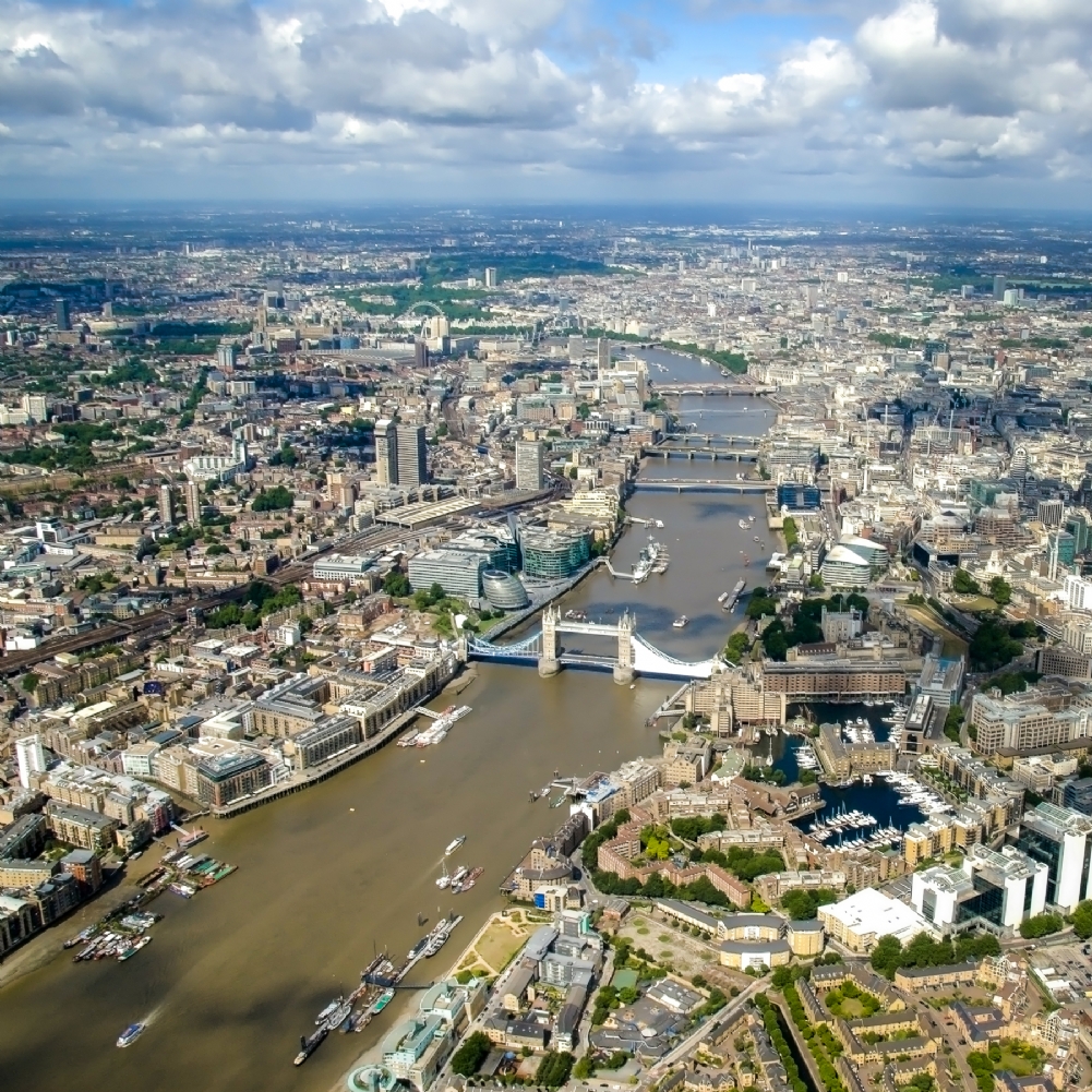 Activity Superstore Golden Helicopter Ride Over London