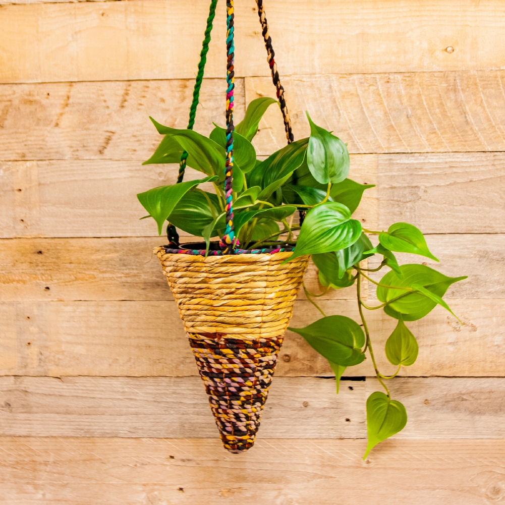 Wildlife World Women's Artisan Hanging Planters (Small Cone)